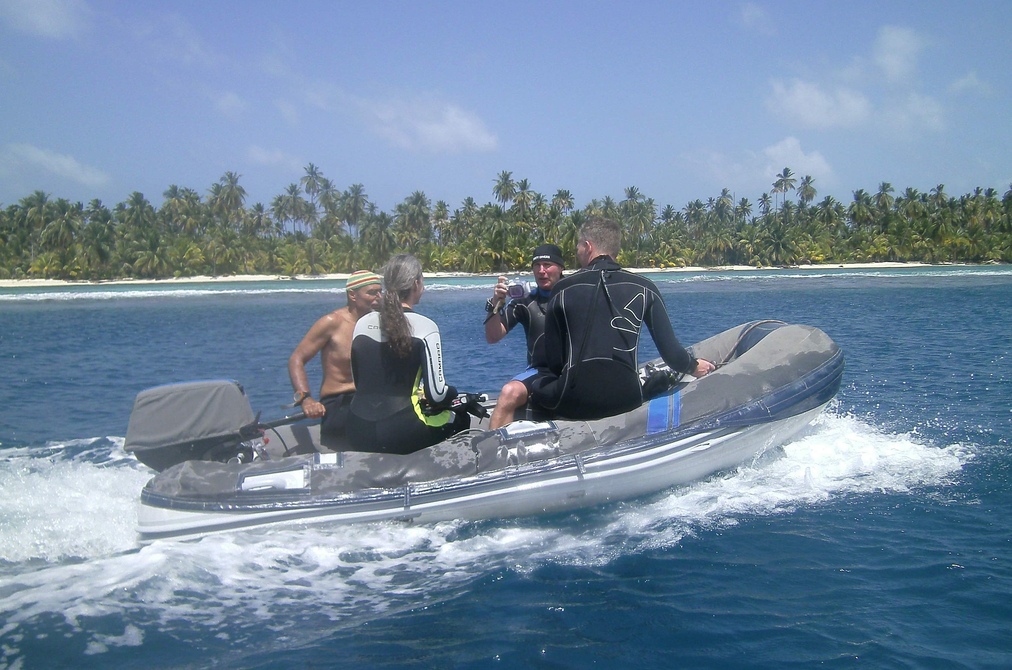 Zum Tauchplatz mit dem Motorboot