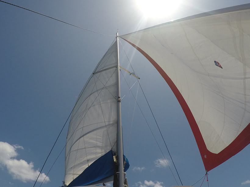 Under sail in Bay Islands